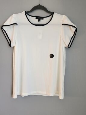Banana Republic White Tulip Sleeve Tee with Black Piping
